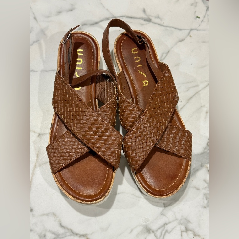 Unisa Brown Woven Women's Sandals size 10 in good used condition